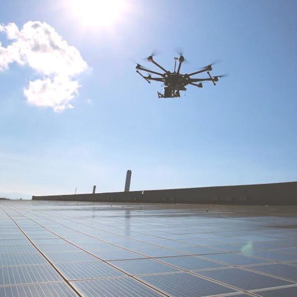La termografia con drone per ispezionare i campi fotovoltaici