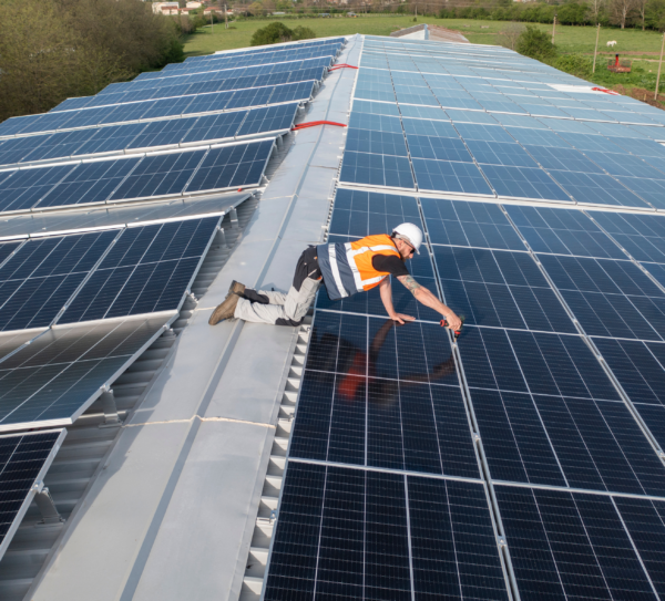 Revamping: rivoluziona il tuo impianto fotovoltaico con Elettronica Italia